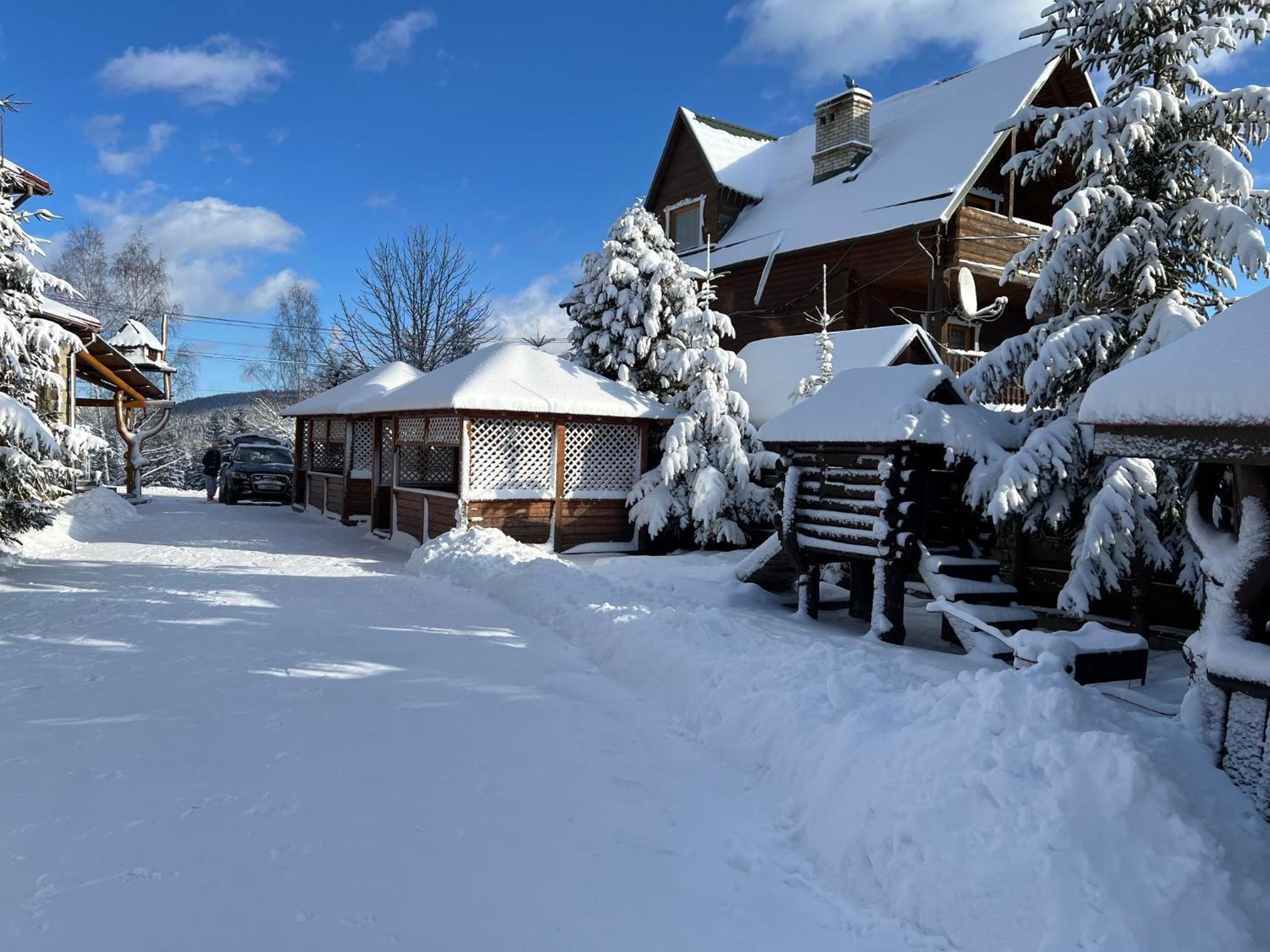 Panorama Karpat Hotel Yablunytsya Exterior photo